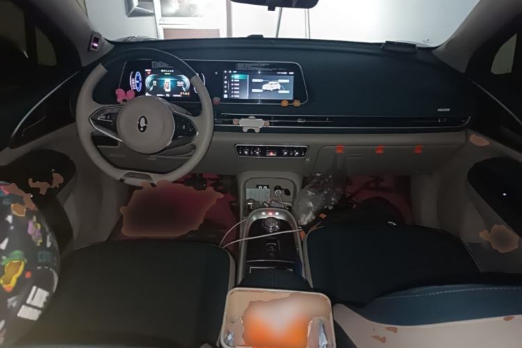 Used ORA Good Cat 2022 Morandi Edition 400km Standard Range Luxury Version Lithium-Ion Battery Center Console