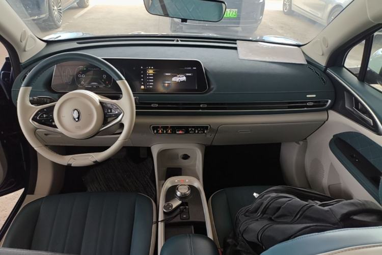 Used ORA Good Cat 2022 Morandi Edition 400km Standard Range Luxury Version Lithium-Ion Battery Center Console