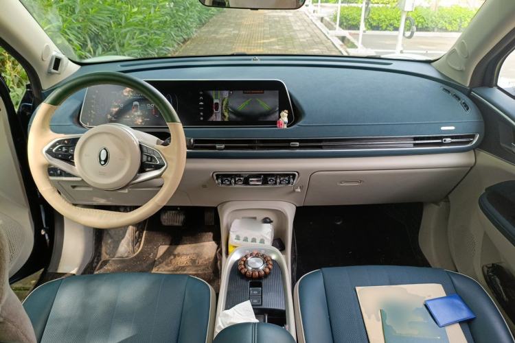 Used ORA Good Cat 2022 400km Standard Range Premium Version Lithium-Ion Battery Center Console