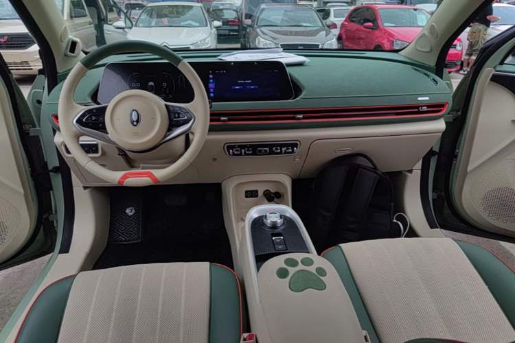 Used ORA Good Cat 2022 400km Standard Range Premium Version Lithium-Ion Battery Center Console