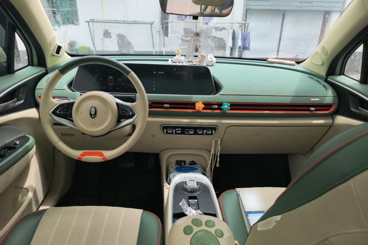 Used ORA Good Cat 2022 400km Standard Range Premium Version Lithium-Ion Battery Center Console