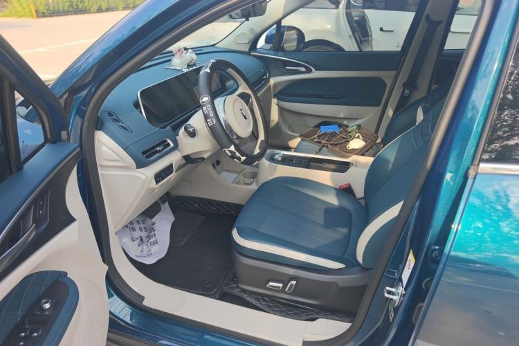 Used ORA Good Cat 2022 Morandi Edition 400km Standard Range Premium Version Lithium-Ion Battery Driver Seat