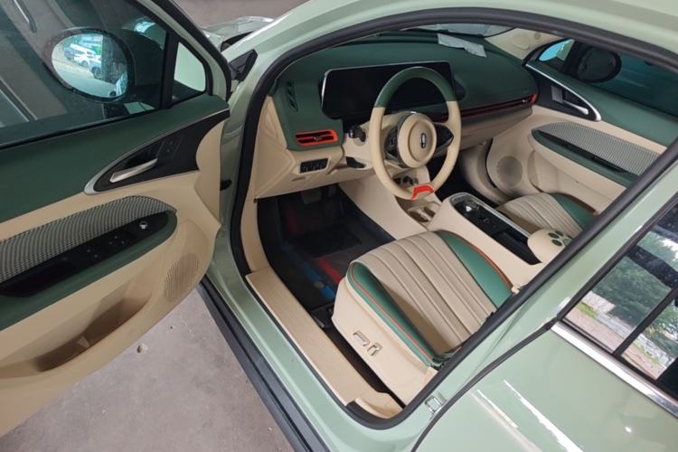 Used ORA Good Cat 2022 Morandi Edition 400km Standard Range Luxury Version Lithium-Ion Battery Driver Seat