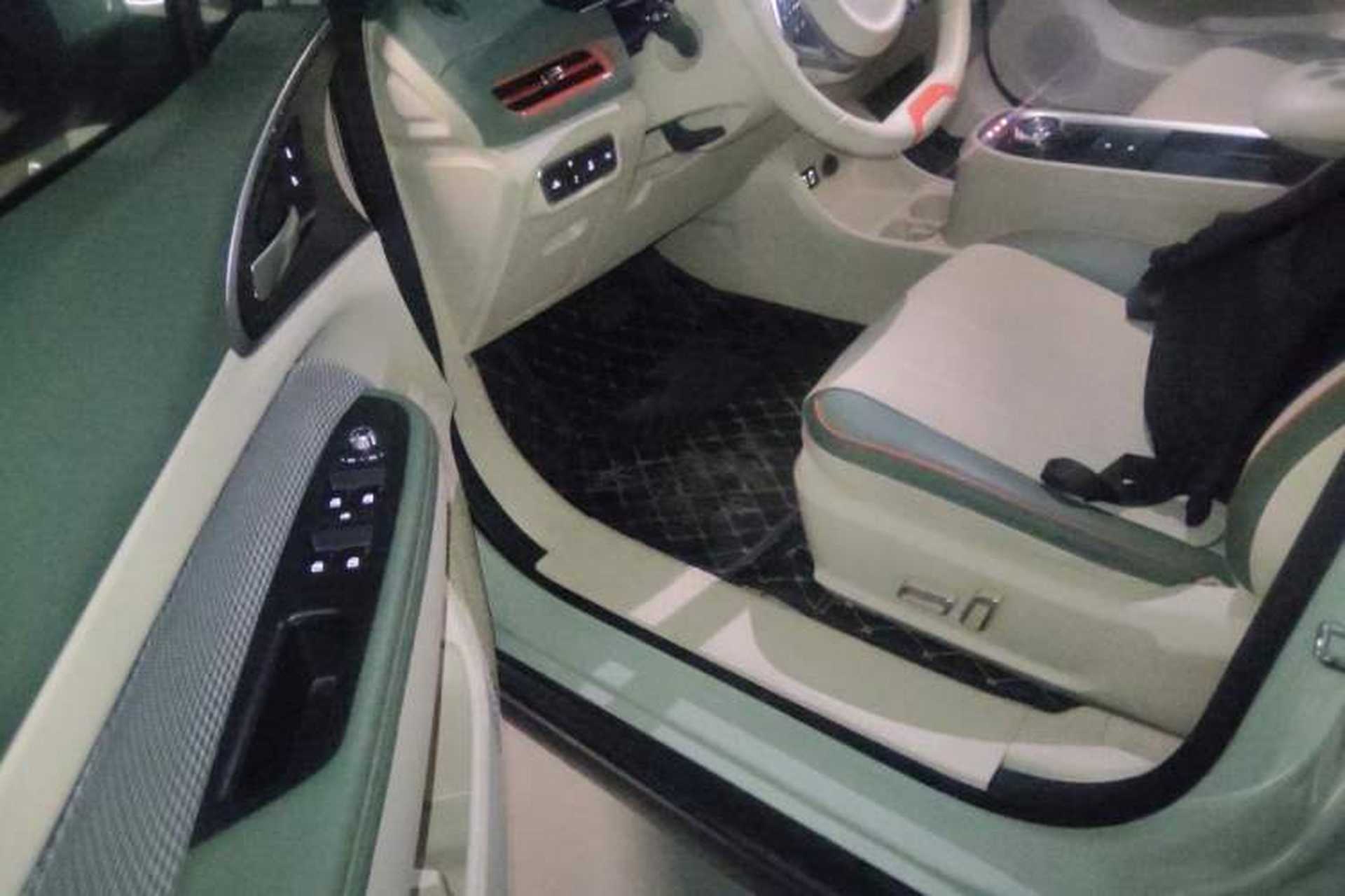 Used ORA Good Cat 2022 Morandi Edition 400km Standard Range Luxury Version Lithium Iron Phosphate Driver Seat