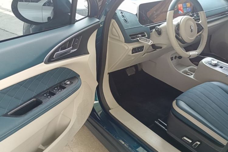 Used ORA Good Cat 2022 Morandi Edition 400km Standard Range Luxury Version Lithium-Ion Battery Driver Seat