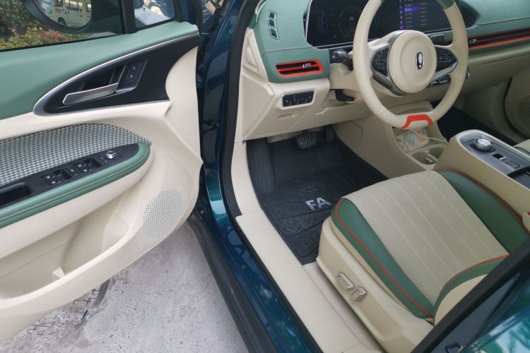 Used ORA Good Cat 2022 Morandi Edition 400km Standard Range Premium Version Lithium-Ion Battery Driver Seat
