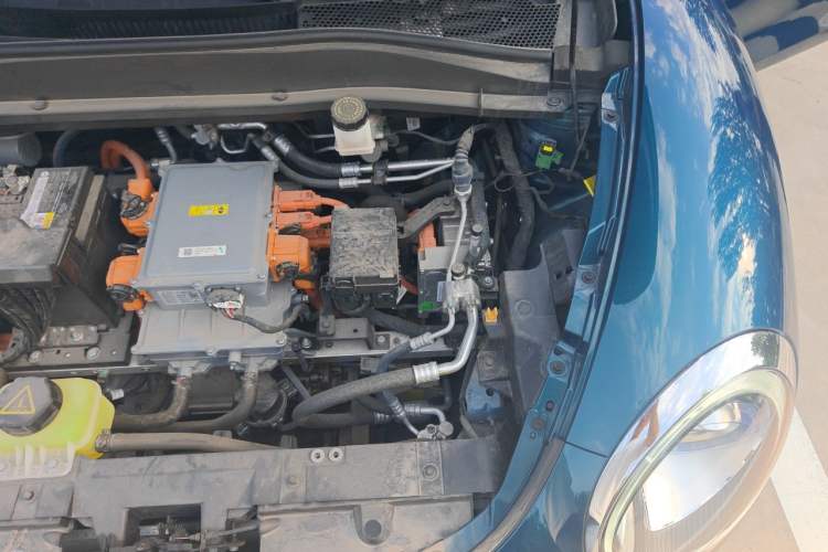 Used ORA Good Cat 2022 Morandi Edition 400km Standard Range Premium Version Lithium-Ion Battery Engine Bay Left