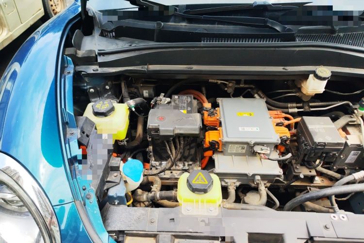 Used ORA Good Cat 2022 Morandi Edition 400km Standard Range Luxury Version Lithium-Ion Battery Engine Bay Right