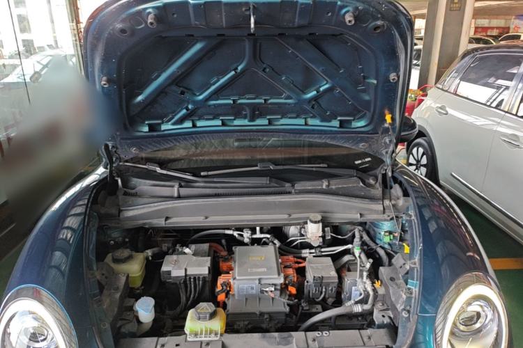 Used ORA Good Cat 2022 Morandi Edition 400km Standard Range Luxury Version Lithium Iron Phosphate Engine Bay