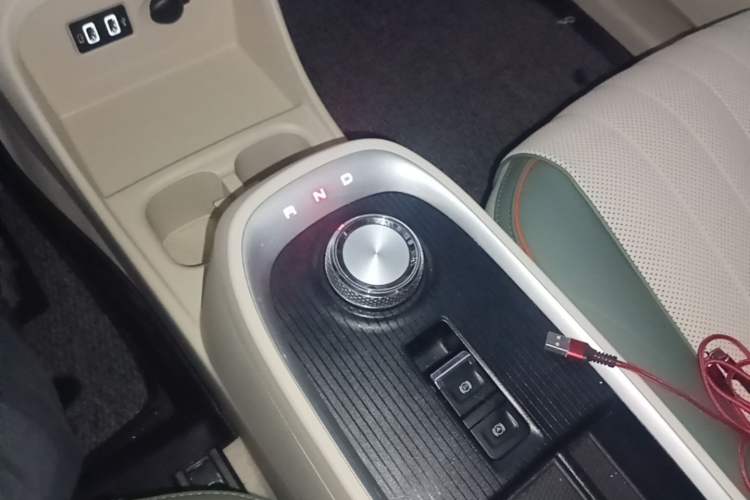 Used ORA Good Cat 2022 Morandi Edition 400km Standard Range Premium Version Lithium-Ion Battery Gear Lever