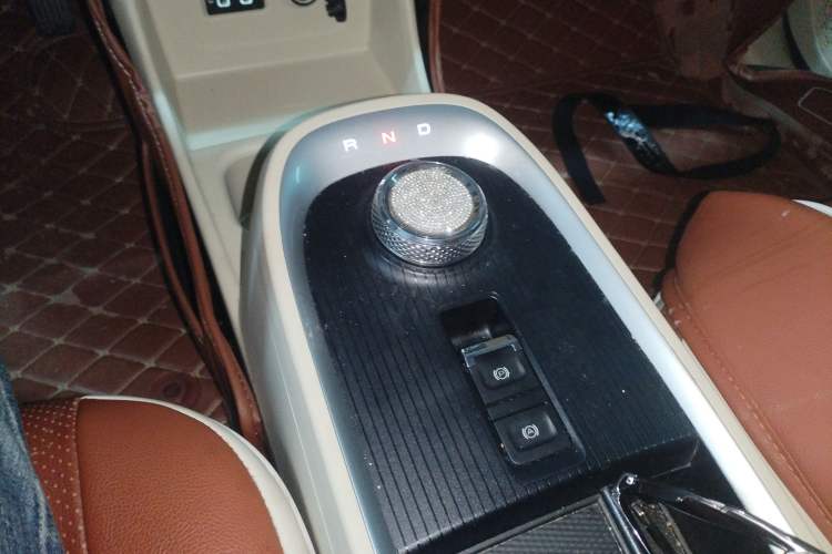 Used ORA Good Cat 2022 Morandi Edition 400km Standard Range Luxury Version Lithium Iron Phosphate Gear Lever