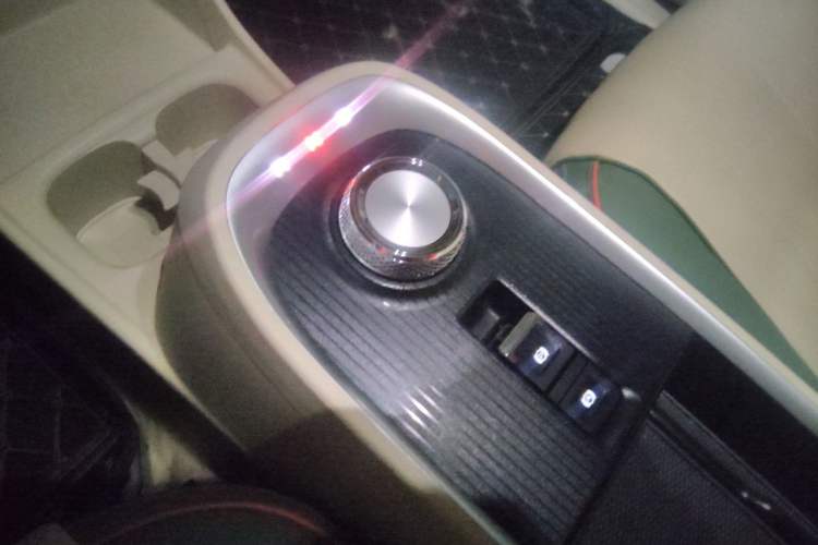 Used ORA Good Cat 2022 Morandi Edition 400km Standard Range Luxury Version Lithium Iron Phosphate Gear Lever