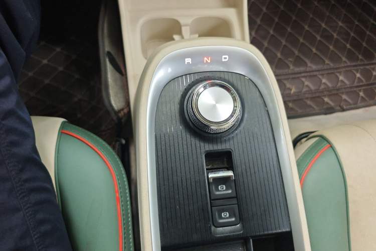 Used ORA Good Cat 2022 Morandi Edition 400km Standard Range Luxury Version Lithium Iron Phosphate Gear Lever