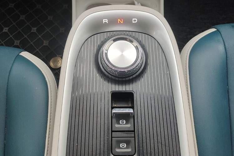 Used ORA Good Cat 2022 Morandi Edition 400km Standard Range Luxury Version Lithium-Ion Battery Gear Lever