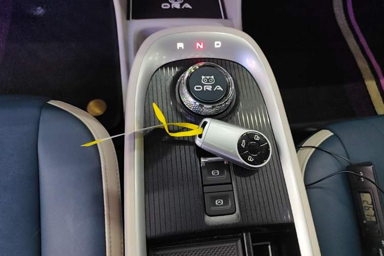 Used ORA Good Cat 2022 Morandi Edition 400km Standard Range Luxury Version Lithium-Ion Battery Gear Lever