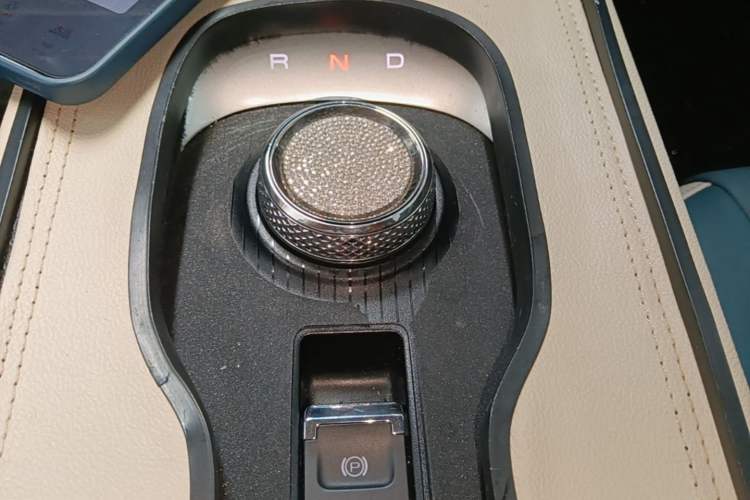 Used ORA Good Cat 2022 400km Standard Range Luxury Version Lithium Iron Phosphate Gear Lever