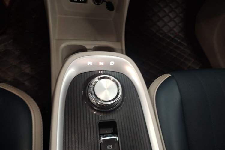 Used ORA Good Cat 2022 Morandi Edition 500 km Long Range Luxury Version Lithium Ternary Gear Lever