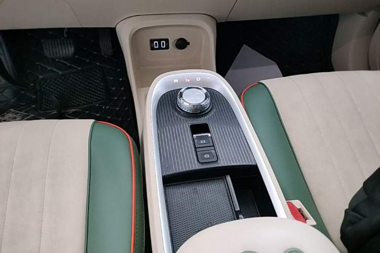 Used ORA Good Cat 2022 Morandi Edition 400km Standard Range Luxury Version Lithium-Ion Battery Gear Lever