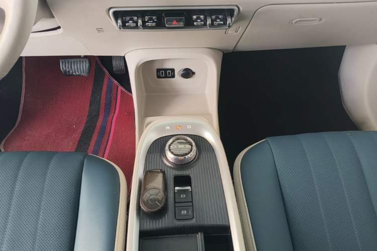 Used ORA Good Cat 2022 Morandi Edition 400km Standard Range Two-Week Young Enjoyment Version Lithium Iron Phosphate Gear Lever