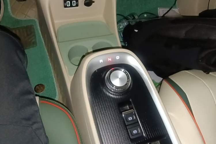 Used ORA Good Cat 2022 Morandi Edition 400km Standard Range Luxury Version Lithium Iron Phosphate Gear Lever