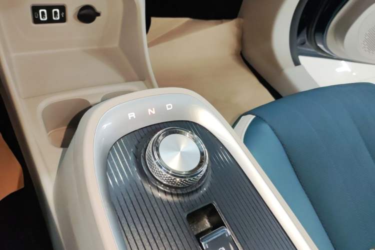 Used ORA Good Cat 2022 400km Standard Range Premium Version Lithium-Ion Battery Gear Lever