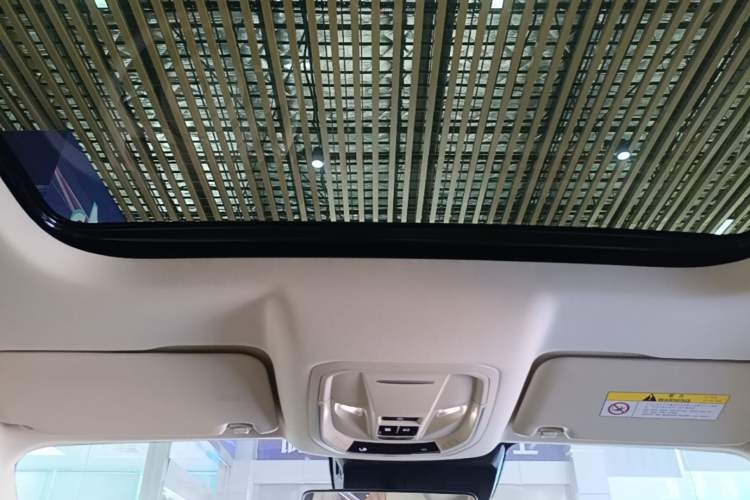 Used ORA Good Cat 2022 Morandi Edition 400km Standard Range Premium Version Lithium Iron Phosphate Headliner