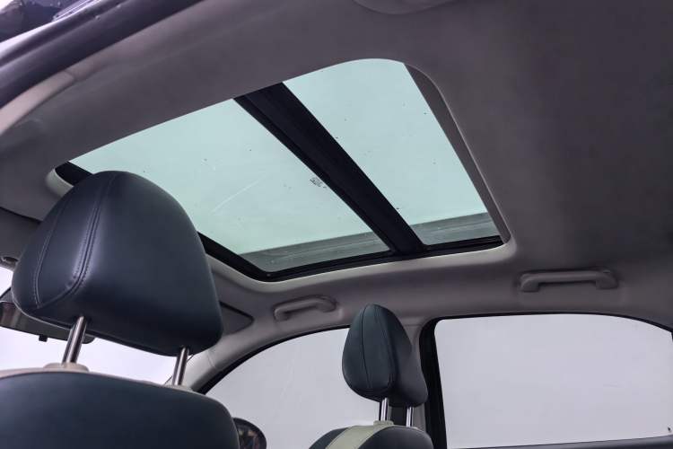 Used ORA Good Cat 2022 400km Standard Range Premium Version Lithium-Ion Battery Headliner
