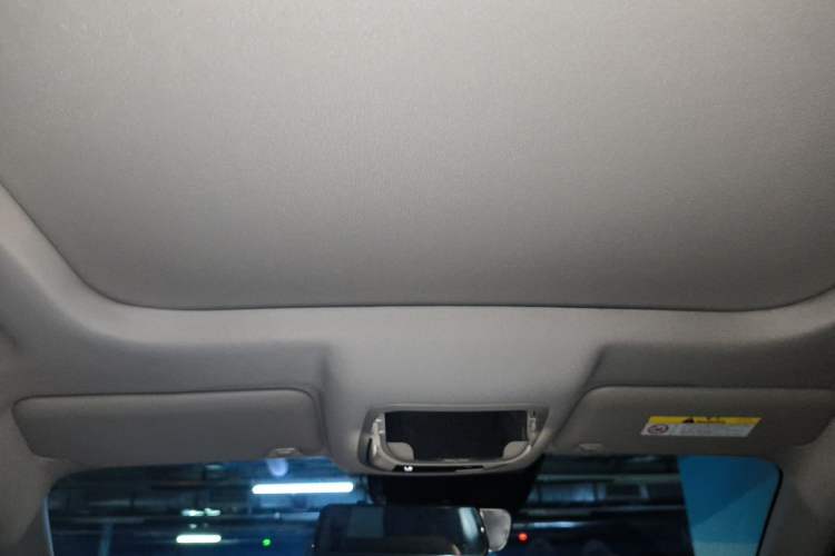 Used ORA Good Cat 2022 400km Standard Range Premium Version Lithium-Ion Battery Headliner