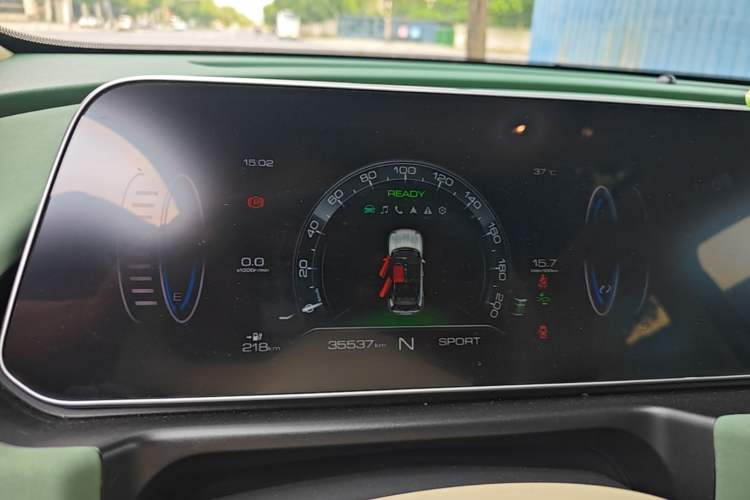 Used ORA Good Cat 2022 Morandi Edition 400km Standard Range Premium Version Lithium-Ion Battery Instrument Cluster