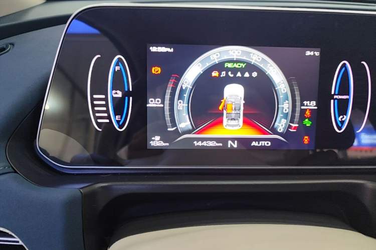 Used ORA Good Cat 2022 Morandi Edition 400km Standard Range Luxury Version Lithium-Ion Battery Instrument Cluster