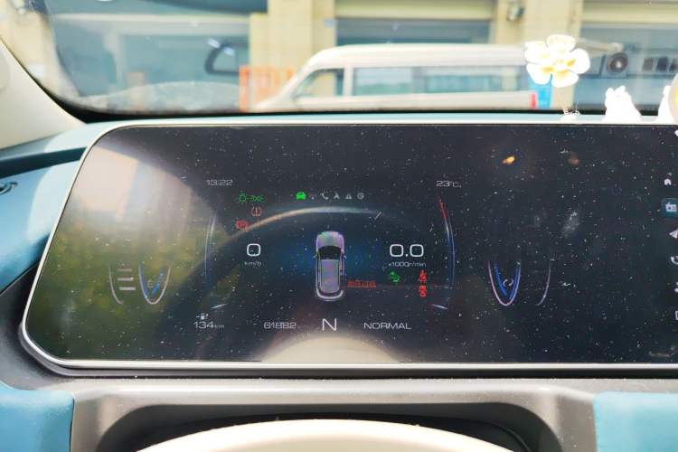 Used ORA Good Cat 2022 Morandi Edition 400km Standard Range Luxury Version Lithium-Ion Battery Instrument Cluster