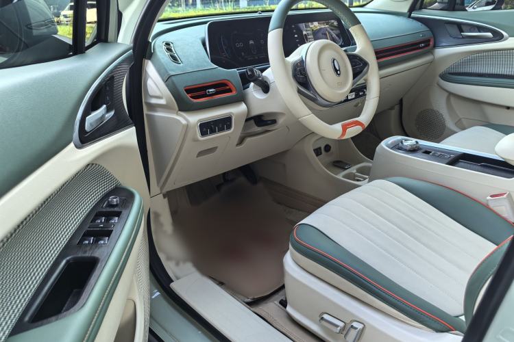 Used ORA Good Cat 2022 Morandi Edition 400km Standard Range Luxury Version Lithium-Ion Battery Interior 1