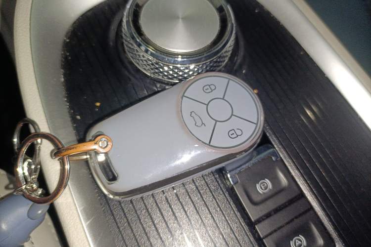 Used ORA Good Cat 2022 400km Standard Range Premium Version Lithium-Ion Battery Interior 1
