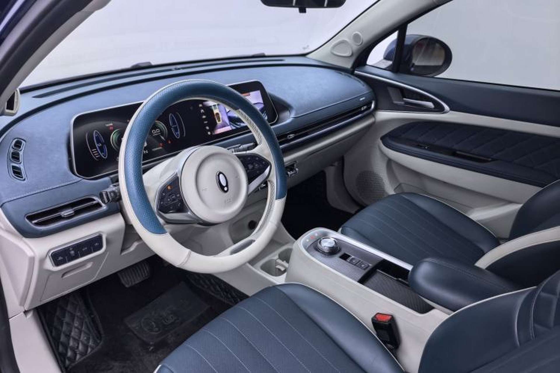 Used ORA Good Cat 2022 400km Standard Range Premium Version Lithium-Ion Battery Interior 1
