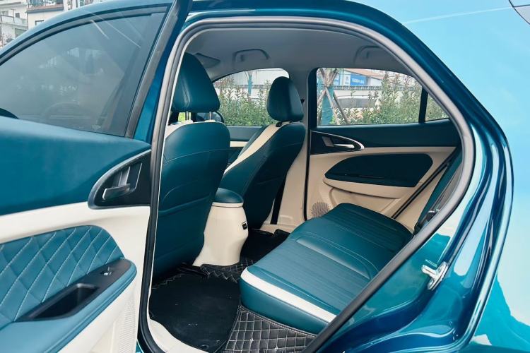 Used ORA Good Cat 2022 400km Standard Range Luxury Version Lithium Iron Phosphate Interior 1