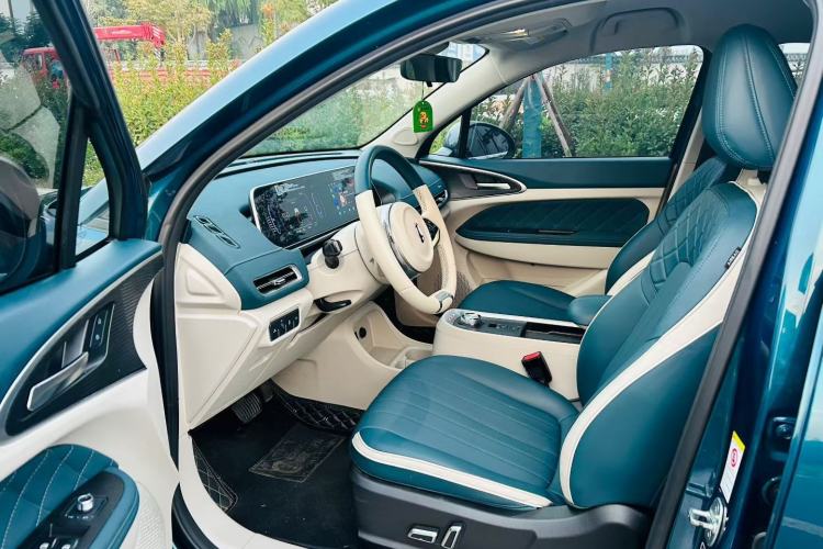 Used ORA Good Cat 2022 400km Standard Range Luxury Version Lithium Iron Phosphate Interior 3