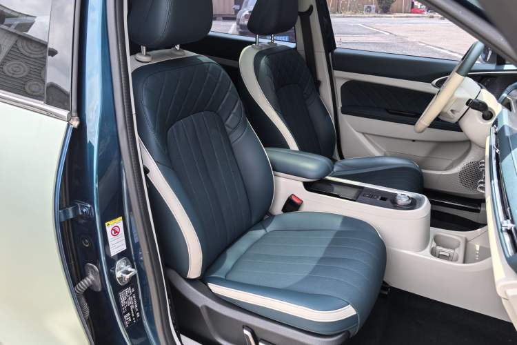 Used ORA Good Cat 2022 400km Standard Range Premium Version Lithium-Ion Battery Interior 4