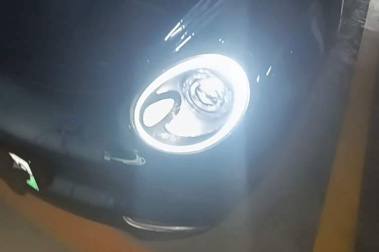 Used ORA Good Cat 2022 Morandi Edition 400km Standard Range Luxury Version Lithium-Ion Battery Left Front Headlight
