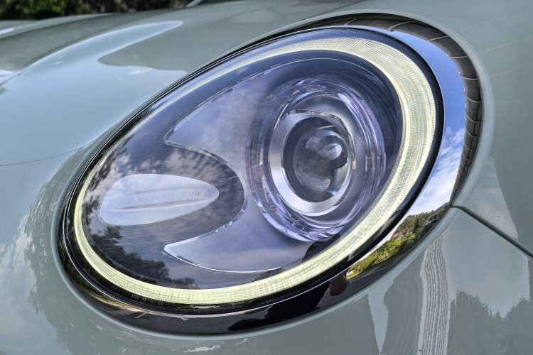 Used ORA Good Cat 2022 Morandi Edition 400km Standard Range Luxury Version Lithium-Ion Battery Left Front Headlight