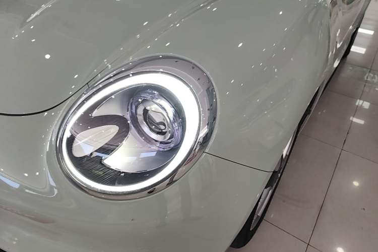 Used ORA Good Cat 2022 Morandi Edition 400km Standard Range Two-Week Young Enjoyment Version Lithium Iron Phosphate Left Front Headlight