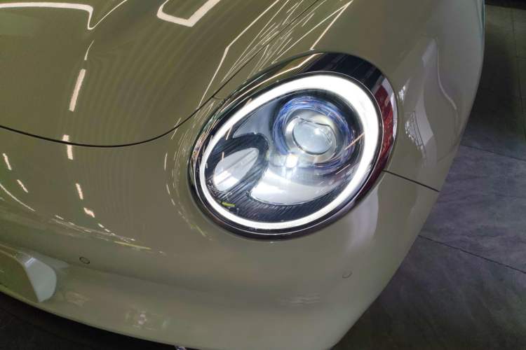 Used ORA Good Cat 2022 400km Standard Range Premium Version Lithium Iron Phosphate Left Front Headlight