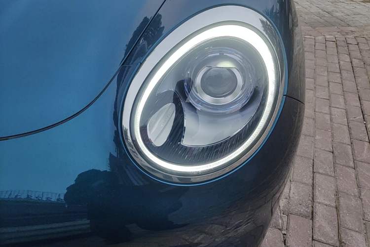 Used ORA Good Cat 2022 Morandi Edition 400km Standard Range Luxury Version Lithium-Ion Battery Left Front Headlight