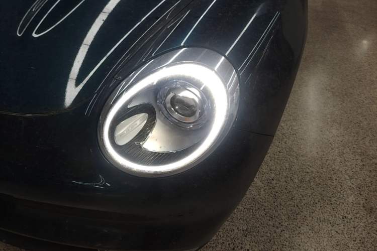 Used ORA Good Cat 2022 Morandi Edition 500 km Long Range Luxury Version Lithium Ternary Left Front Headlight