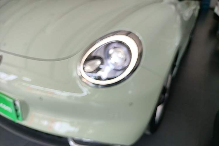 Used ORA Good Cat 2022 Morandi Edition 400km Standard Range Luxury Version Lithium-Ion Battery Left Front Headlight