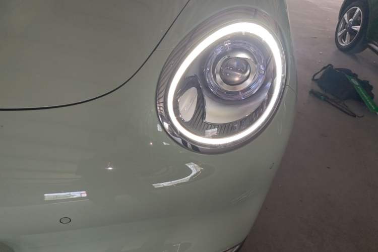 Used ORA Good Cat 2022 Morandi Edition 400km Standard Range Luxury Version Lithium-Ion Battery Left Front Headlight