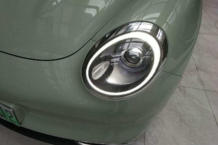 Used ORA Good Cat 2022 Morandi Edition 400km Standard Range Luxury Version Lithium Iron Phosphate Left Front Headlight