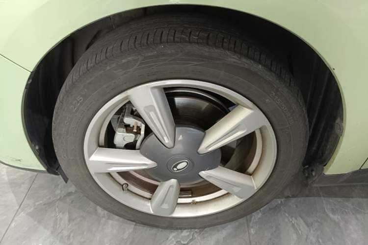 Used ORA Good Cat 2022 Morandi Edition 400km Standard Range Premium Version Lithium Iron Phosphate Left Front Wheel Hub