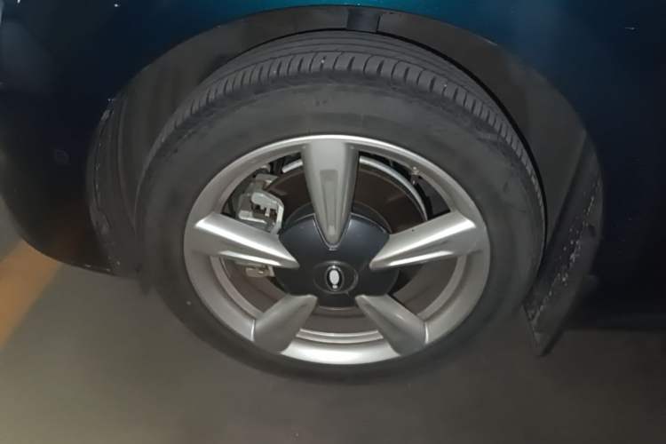 Used ORA Good Cat 2022 Morandi Edition 400km Standard Range Luxury Version Lithium-Ion Battery Left Front Wheel Hub