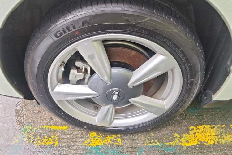 Used ORA Good Cat 2022 Morandi Edition 400km Standard Range Luxury Version Lithium-Ion Battery Left Front Wheel Hub