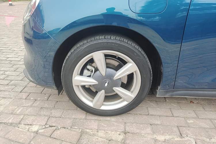 Used ORA Good Cat 2022 Morandi Edition 400km Standard Range Luxury Version Lithium-Ion Battery Left Front Wheel Hub